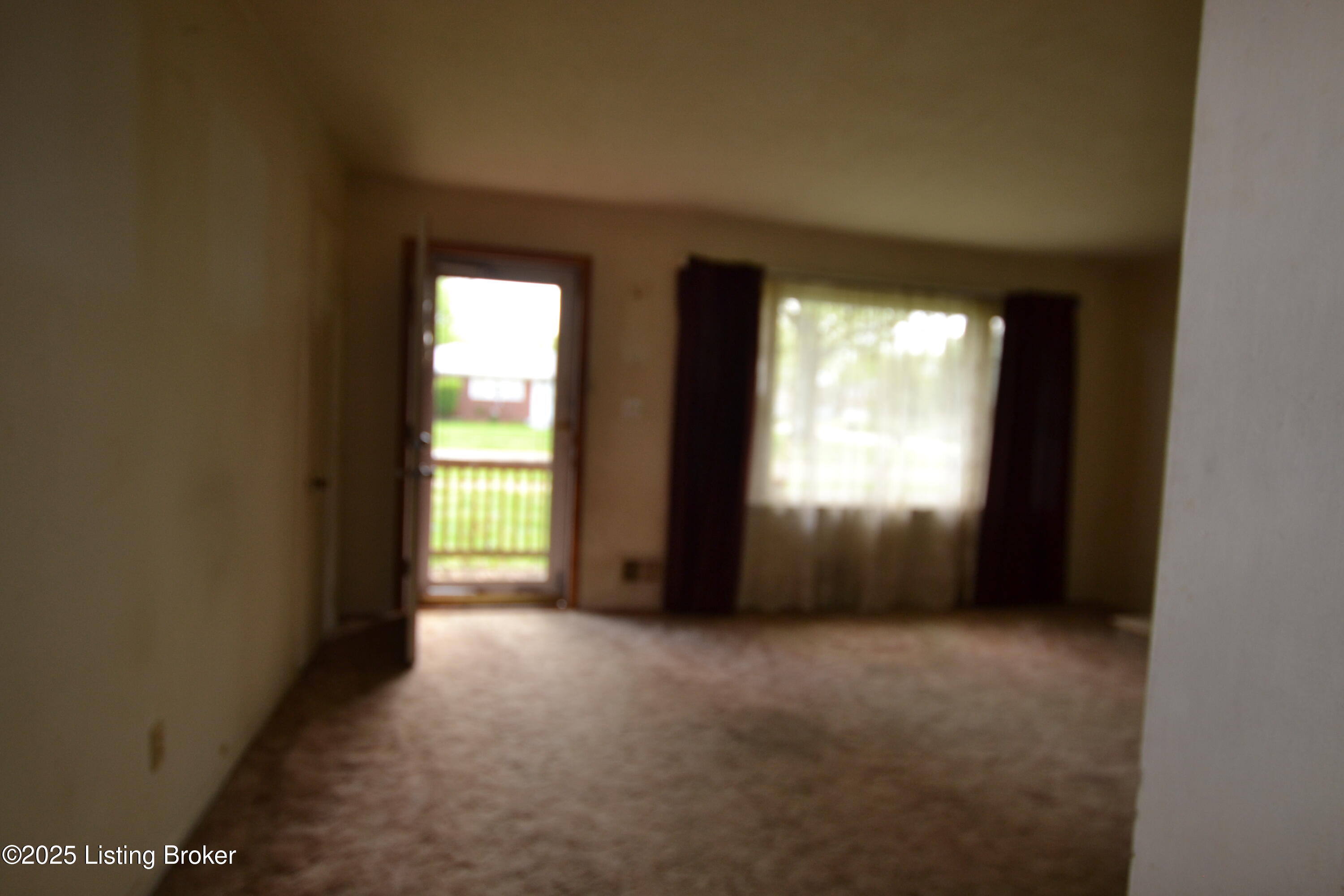 2430 Woodmont Dr, Louisville, Pennsylvania image 6