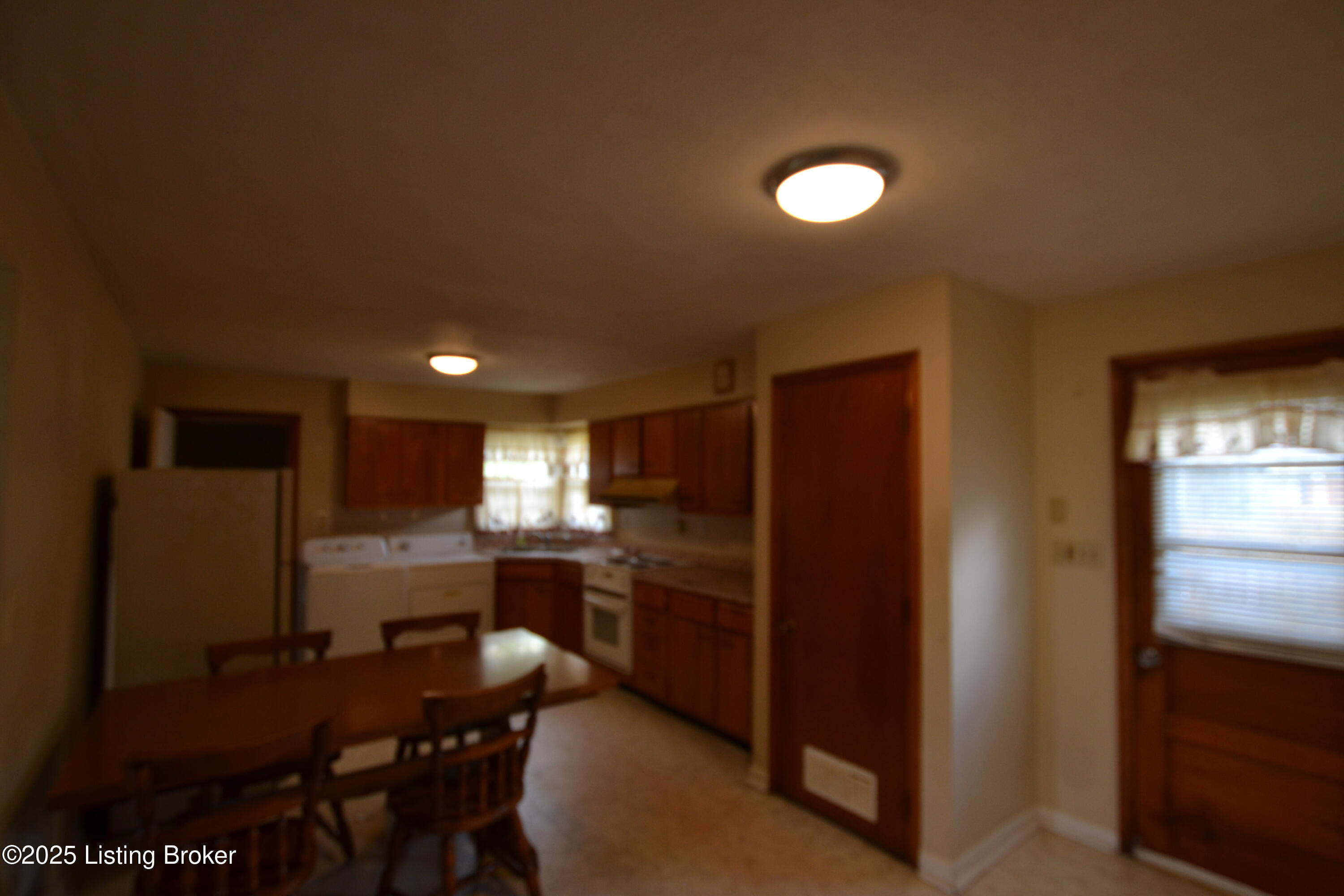2430 Woodmont Dr, Louisville, Pennsylvania image 7