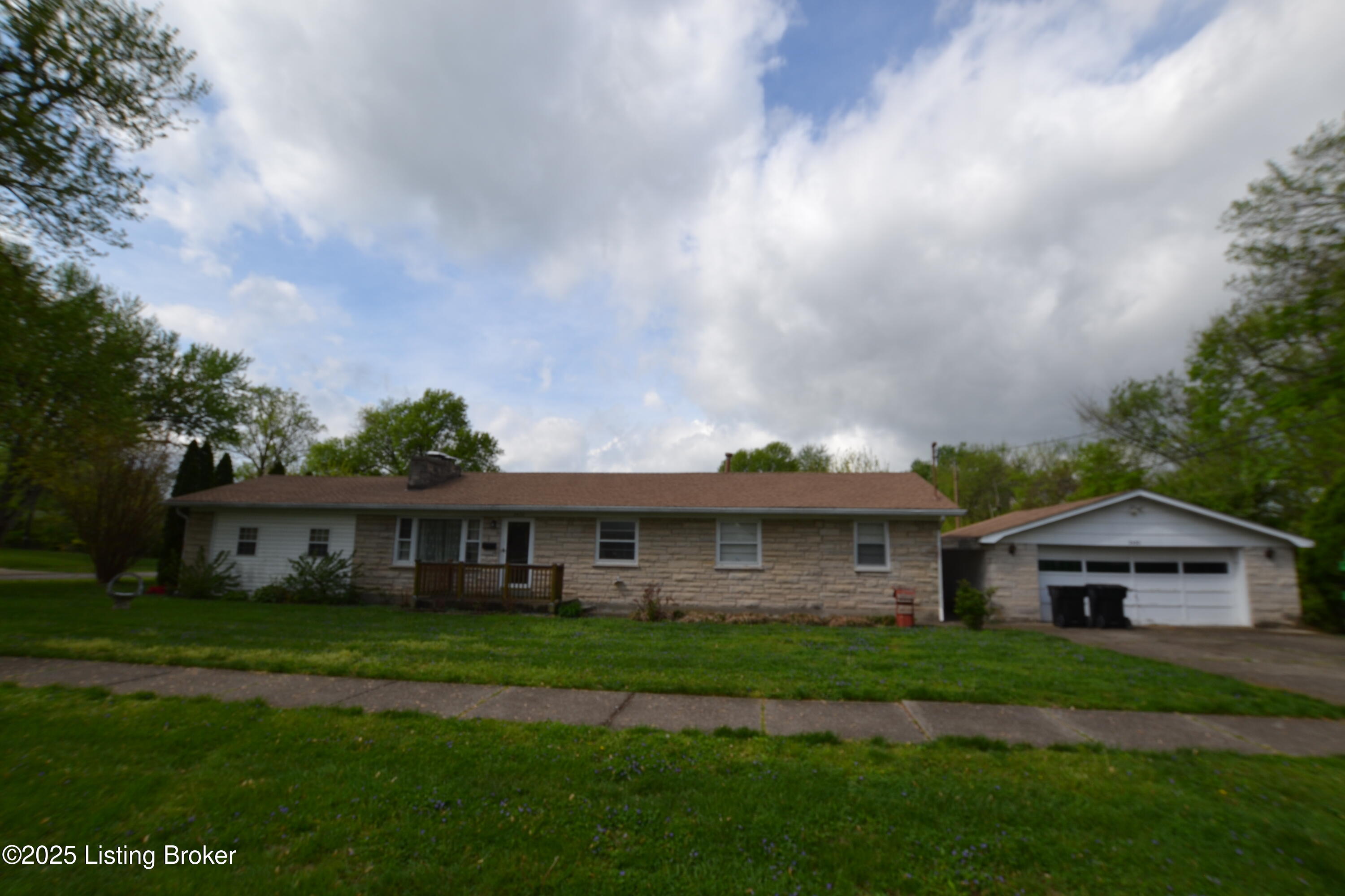 2430 Woodmont Dr, Louisville, Pennsylvania image 1