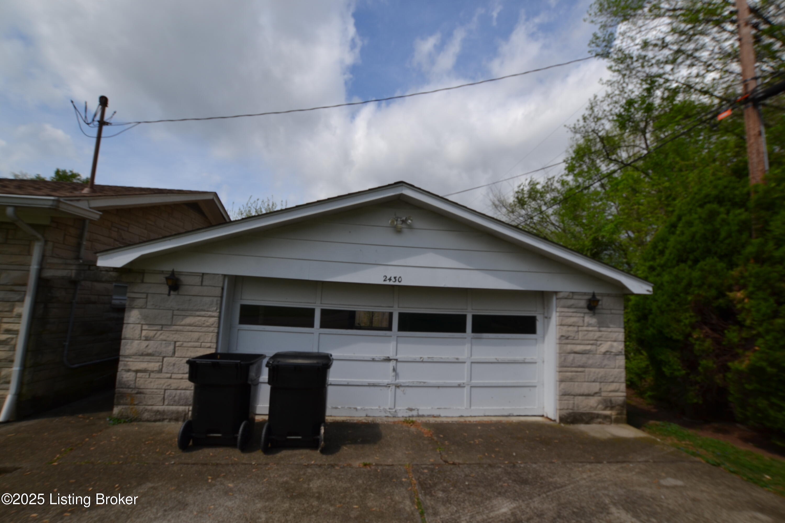 2430 Woodmont Dr, Louisville, Pennsylvania image 2