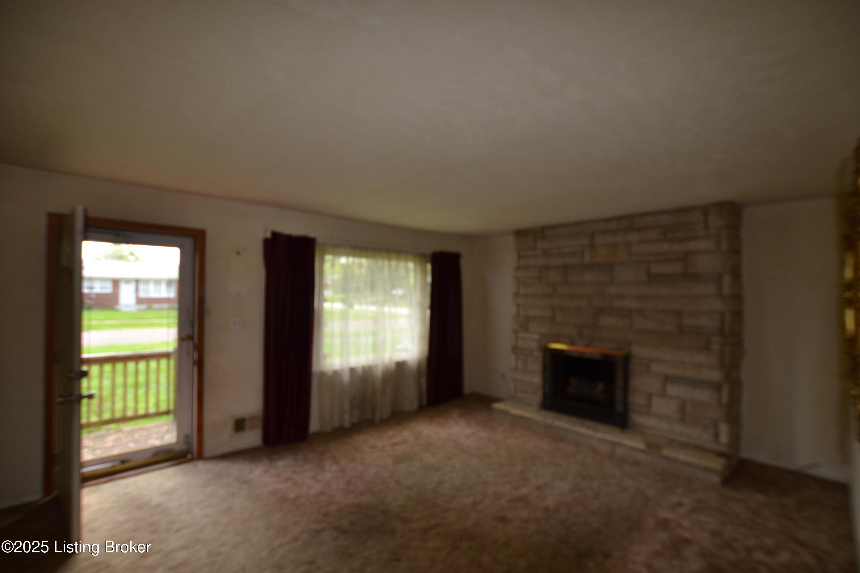 2430 Woodmont Dr, Louisville, Pennsylvania image 5