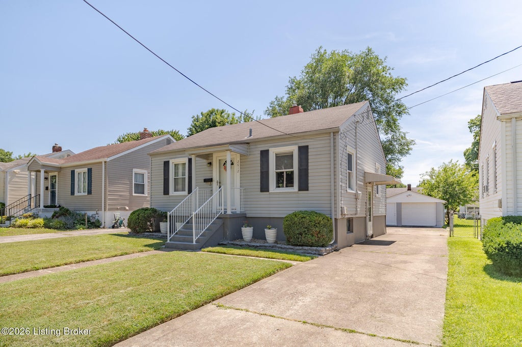Photo of 2612 Pindell Ave, Louisville, KY 40217 (MLS # 1719501)
