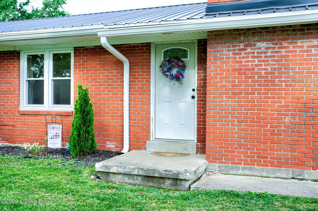 Photo of 865 Bleemel Ln, Mt Washington, KY 40047 (MLS # 1715856)