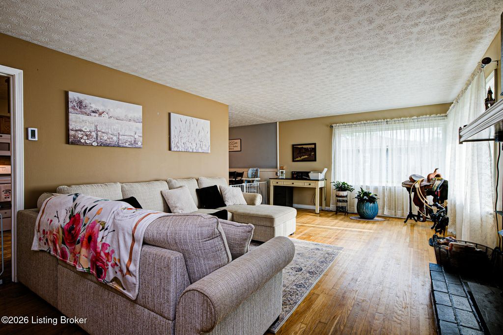 Photo of 865 Bleemel Ln, Mt Washington, KY 40047 (MLS # 1715856)