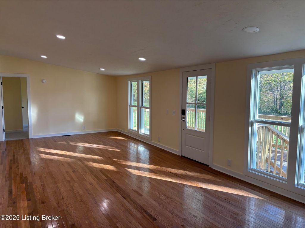 Photo of 91 Broughton Ln, Pleasureville, KY 40057 (MLS # 1701450)