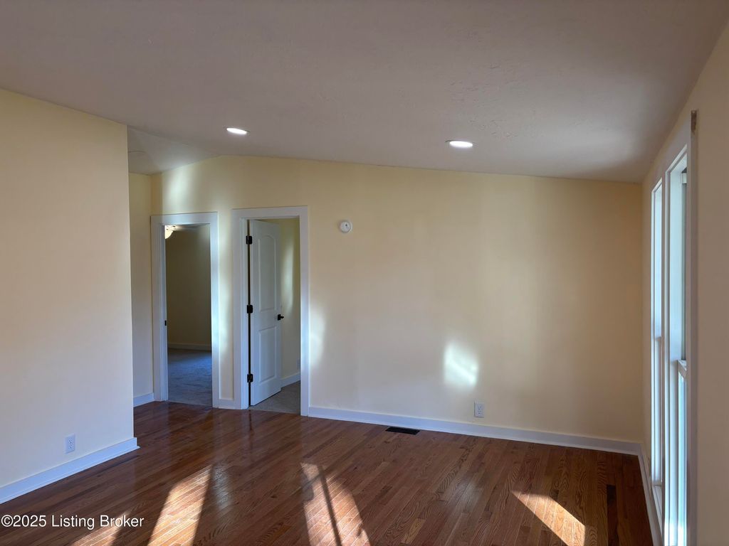 Photo of 91 Broughton Ln, Pleasureville, KY 40057 (MLS # 1701450)