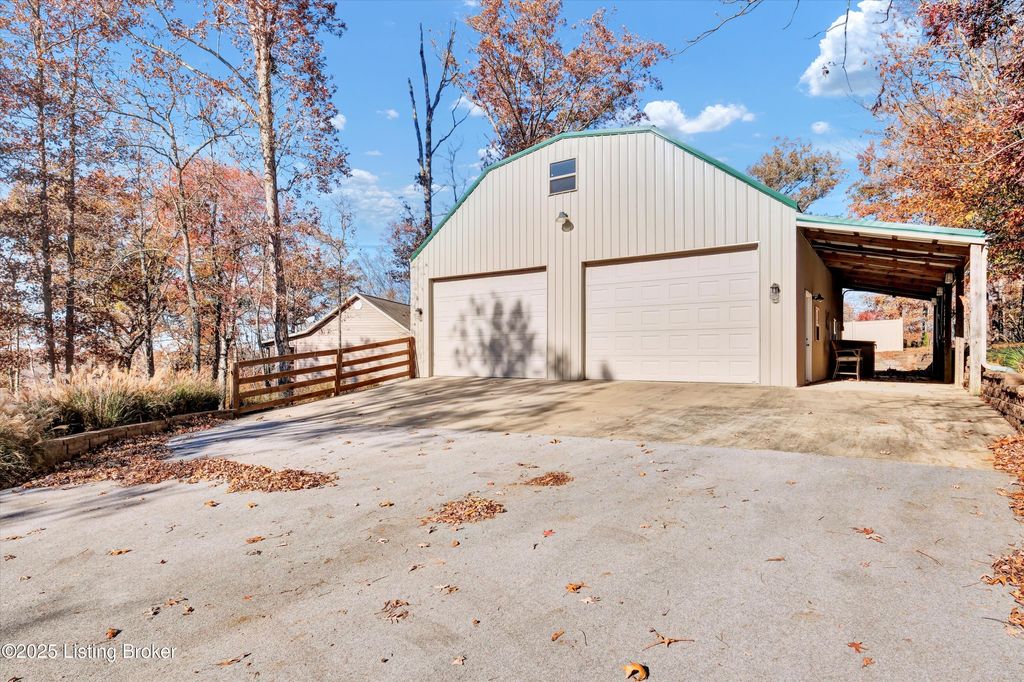 Photo of 184 Furnace Branch Rd, Bee Spring, KY 42207 (MLS # 1708157)