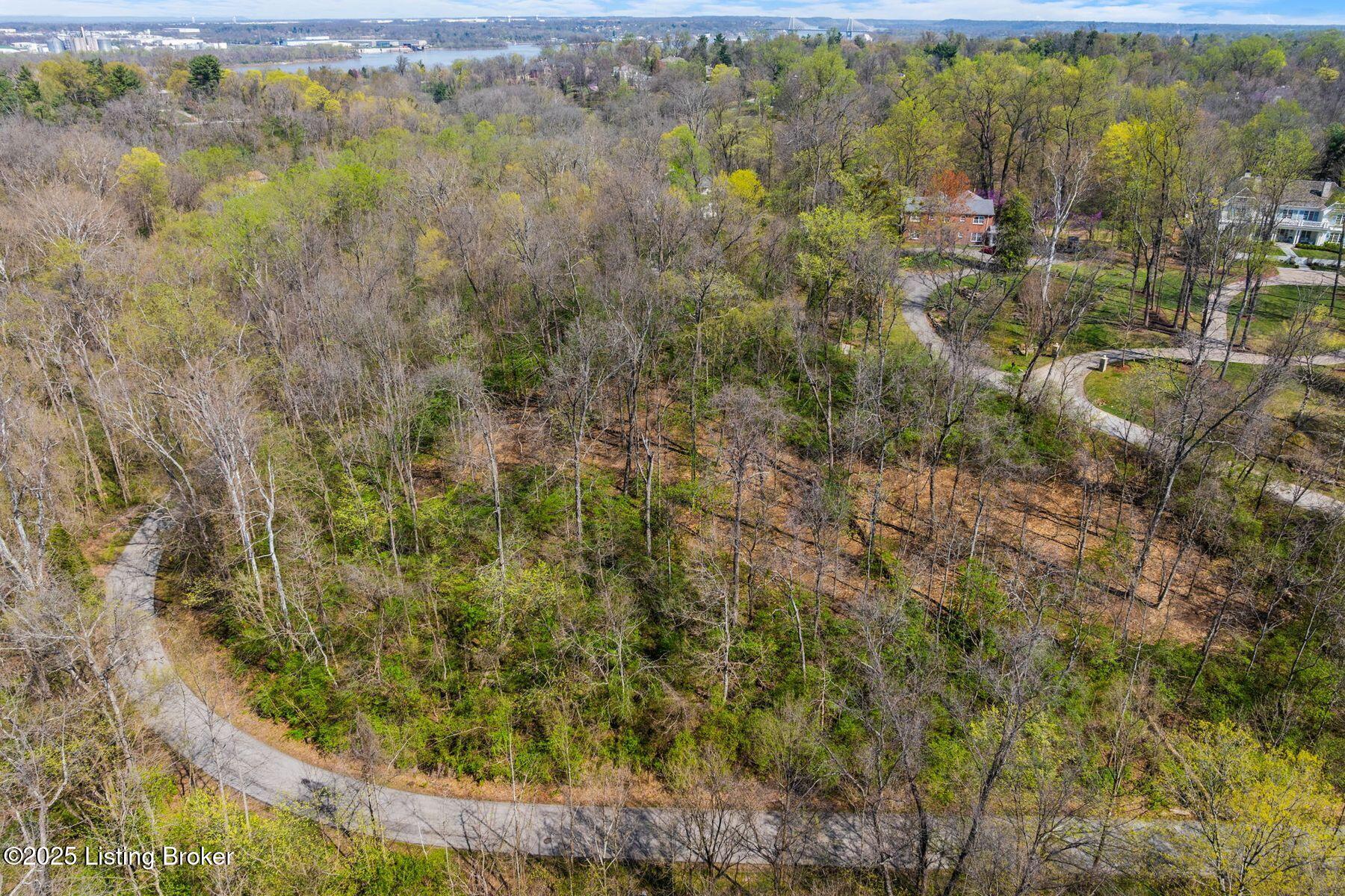 5001 Glengregor Rd, Glenview, Kentucky image 4