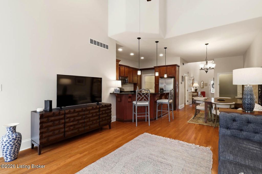 Photo of 10202 Dorsey Pointe Cir, Louisville, KY 40223 (MLS # 1709348)