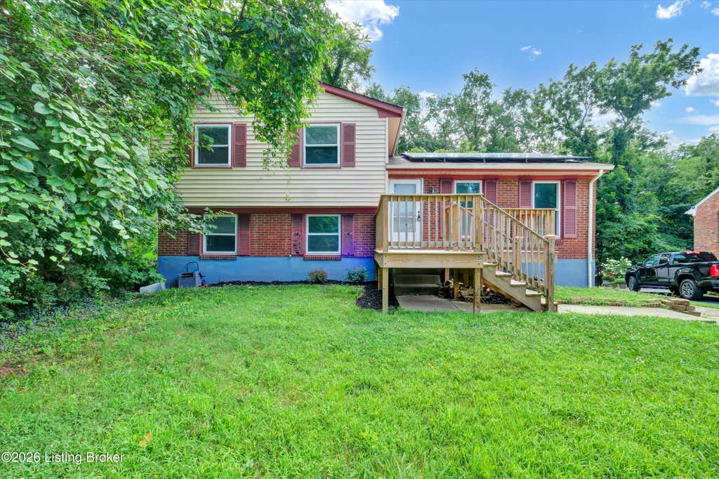 Photo of 5507 Oakcreek Ln, Louisville, KY 40291 (MLS # 1724043)