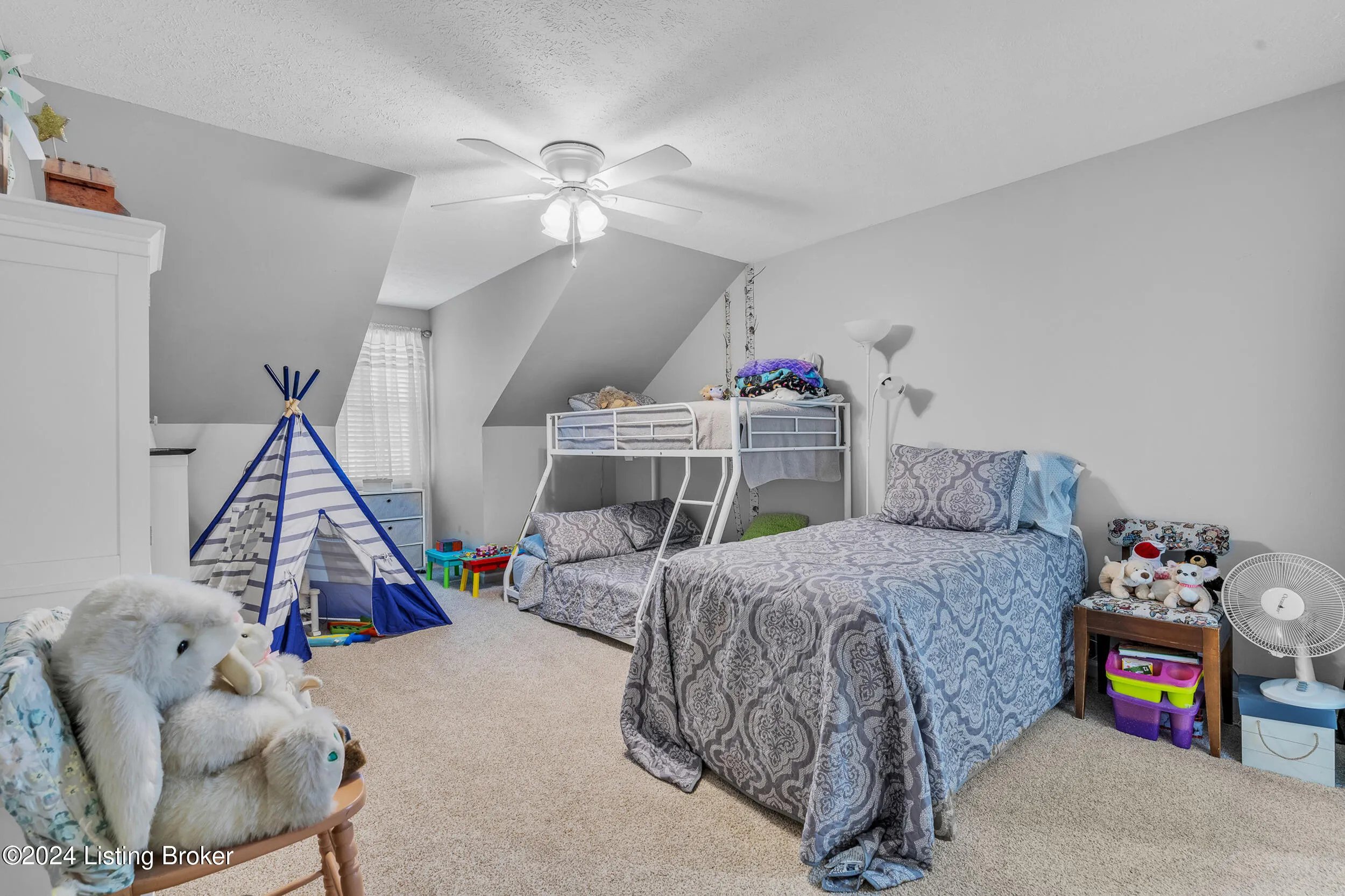 Louisville, Kentucky 40272, United States, 4 Bedrooms Bedrooms, ,3 BathroomsBathrooms,Residential,Active,37372