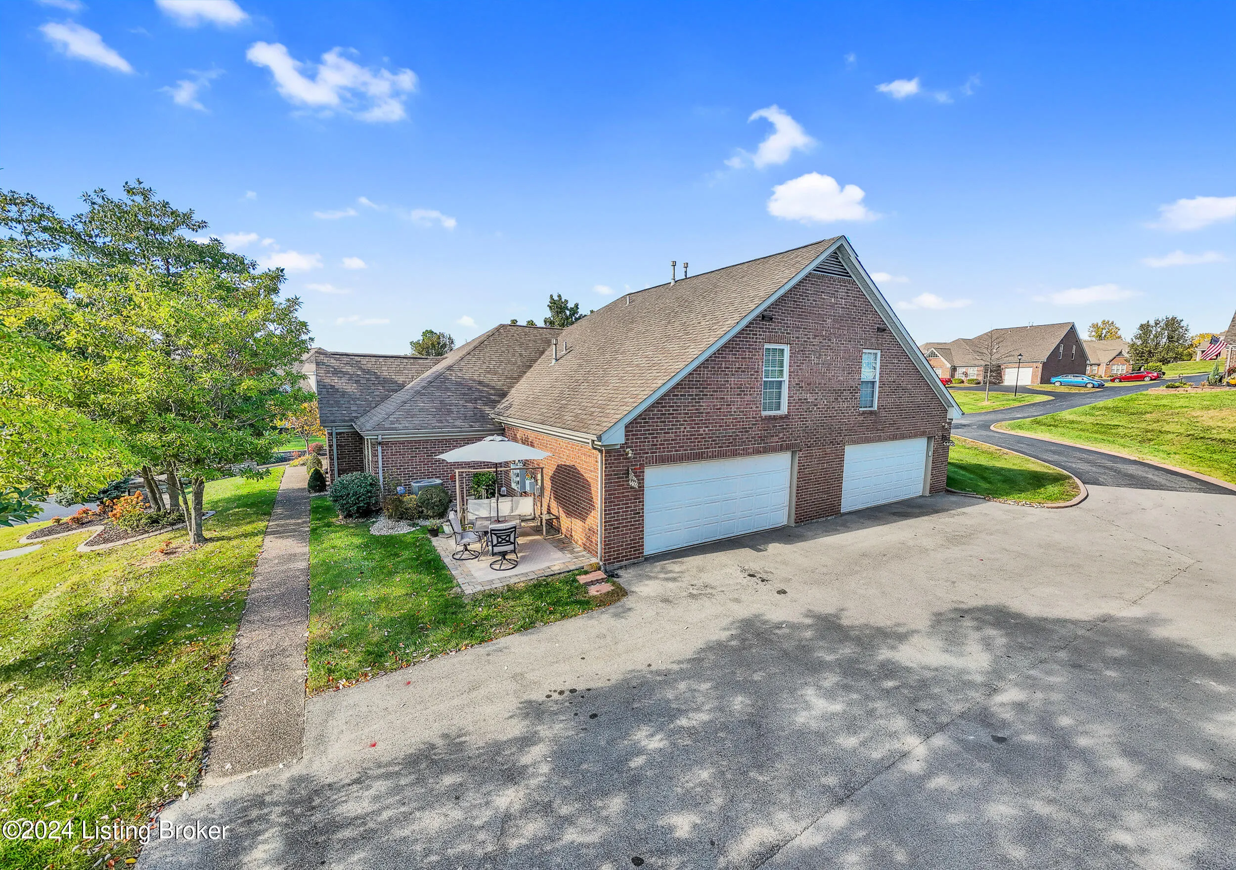 Louisville, Kentucky 40272, United States, 4 Bedrooms Bedrooms, ,3 BathroomsBathrooms,Residential,Active,37372