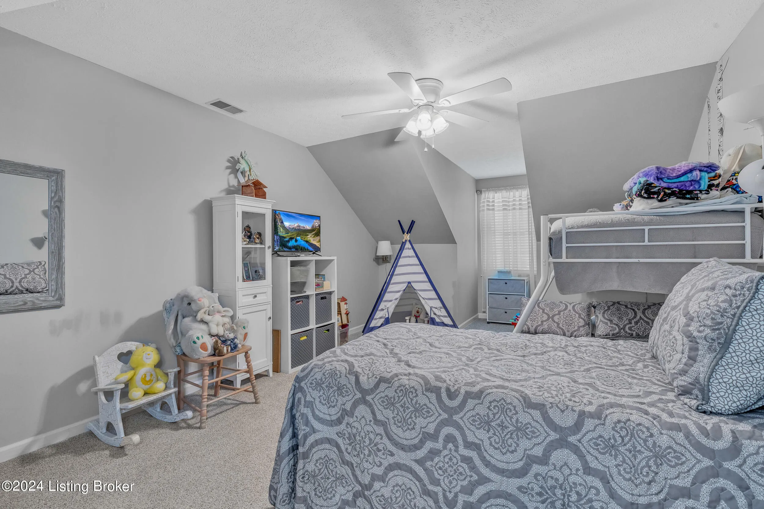 Louisville, Kentucky 40272, United States, 4 Bedrooms Bedrooms, ,3 BathroomsBathrooms,Residential,Active,37372