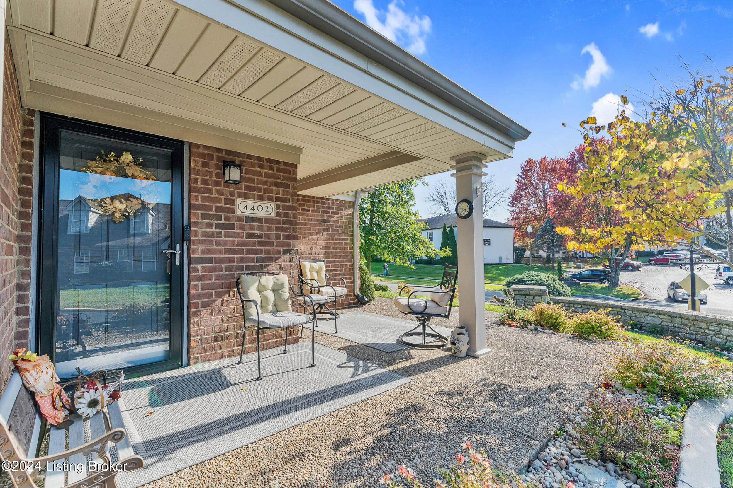 Louisville, Kentucky 40272, United States, 4 Bedrooms Bedrooms, ,3 BathroomsBathrooms,Residential,Active,37372