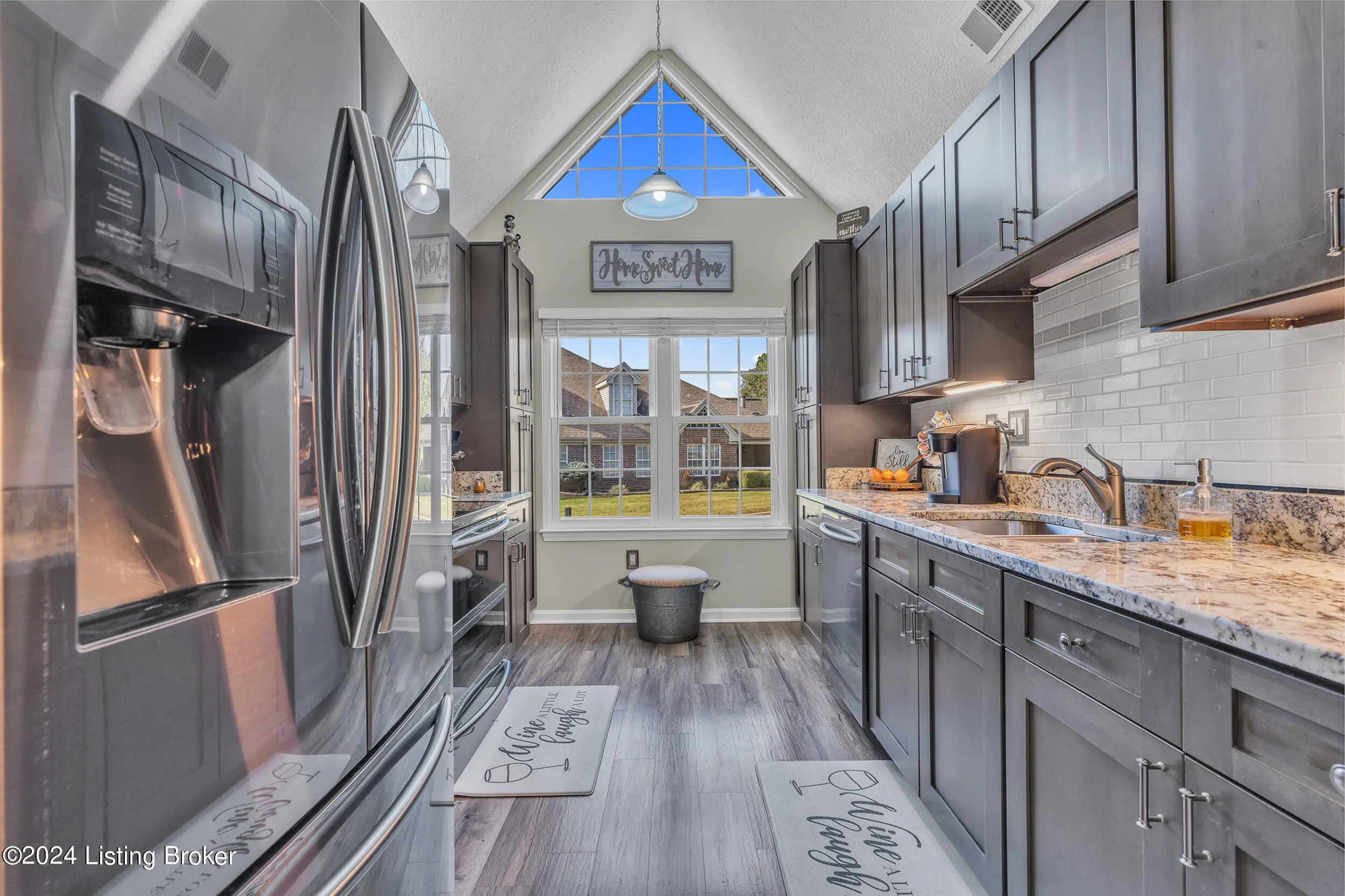 Louisville, Kentucky 40272, United States, 4 Bedrooms Bedrooms, ,3 BathroomsBathrooms,Residential,Active,37372