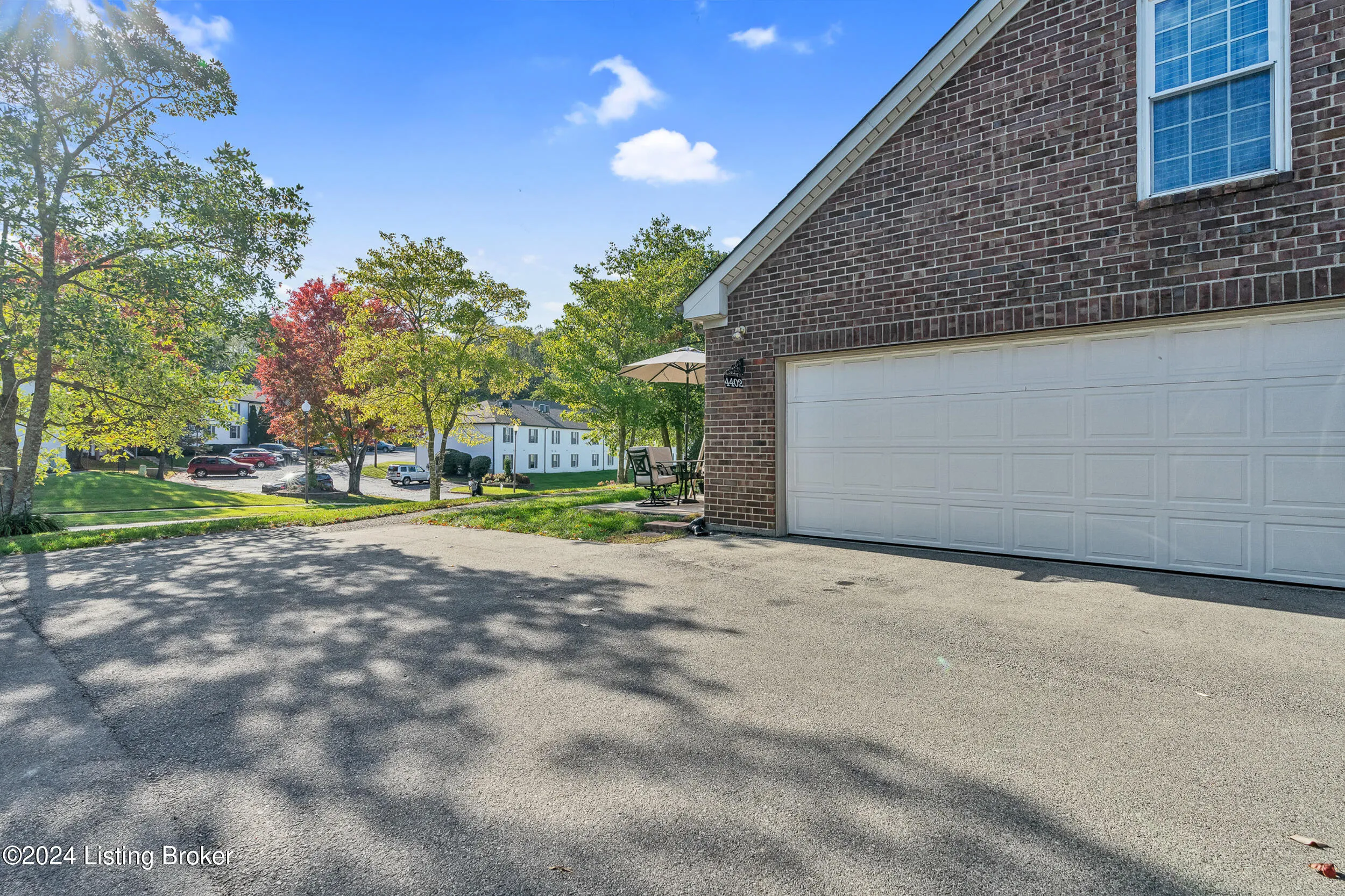 Louisville, Kentucky 40272, United States, 4 Bedrooms Bedrooms, ,3 BathroomsBathrooms,Residential,Active,37372