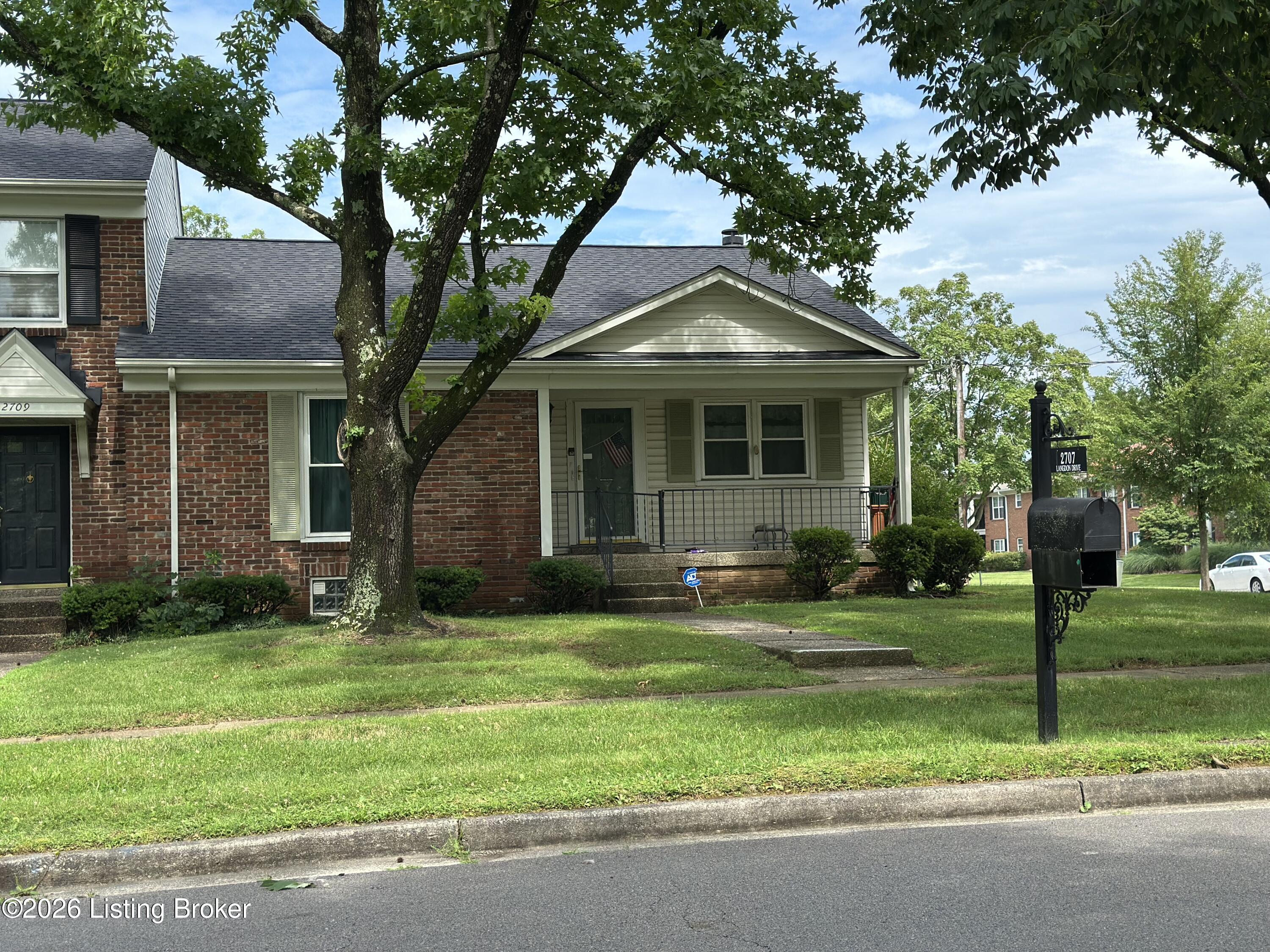 Photo 1 of 41 — 2707 Langdon Dr, Louisville, KY 40241