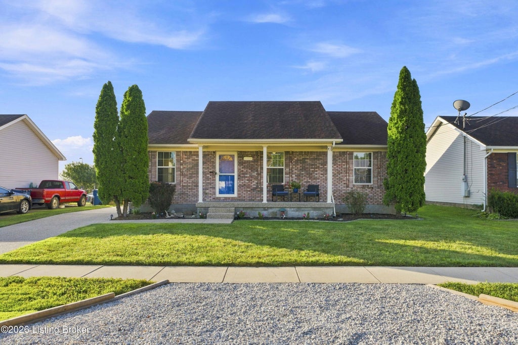 Photo of 180 Treasure Bay Ct, Shepherdsville, KY 40165 (MLS # 1728034)