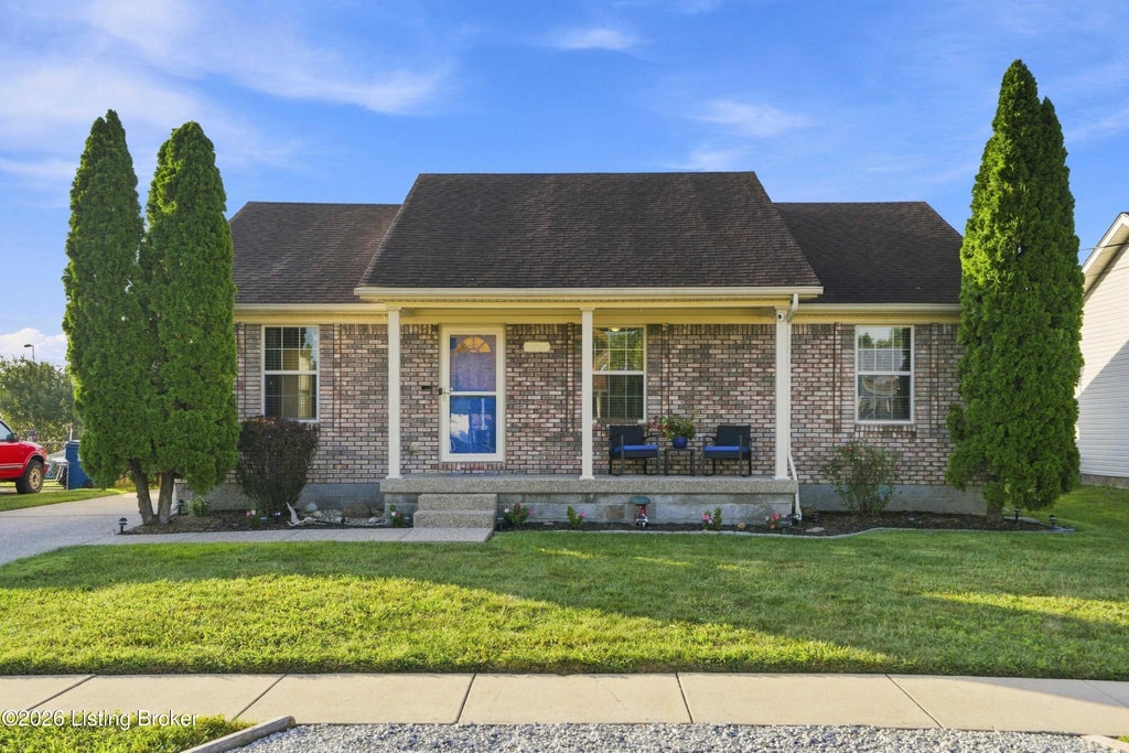 Photo of 180 Treasure Bay Ct, Shepherdsville, KY 40165 (MLS # 1728034)