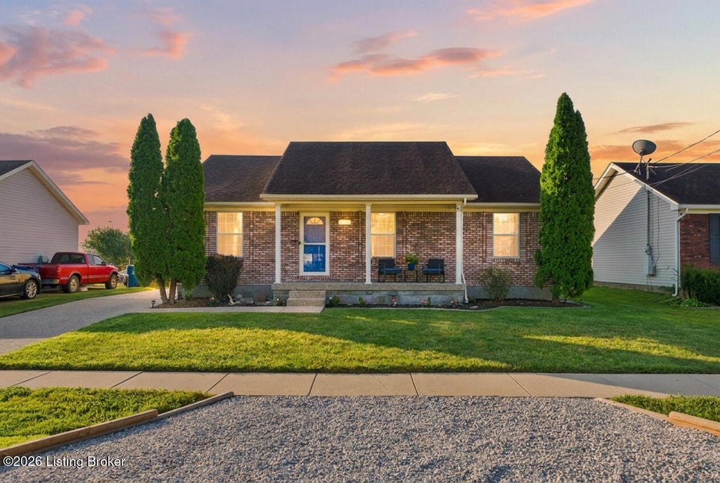 Photo of 180 Treasure Bay Ct, Shepherdsville, KY 40165 (MLS # 1728034)