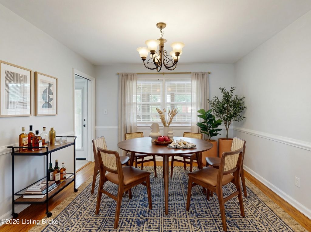 Photo of 7006 Dartmoor Dr, Louisville, KY 40222 (MLS # 1714734)