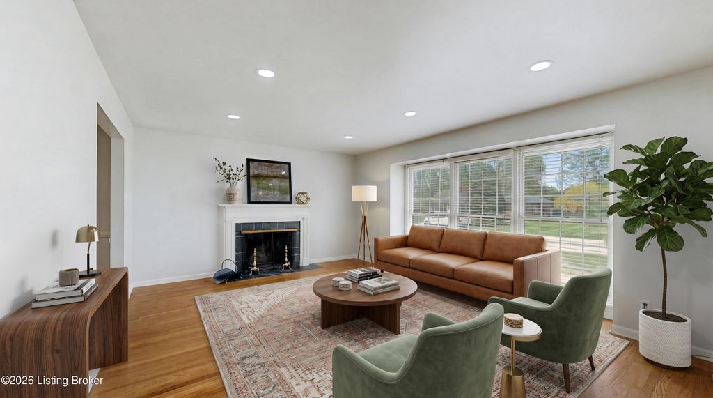 Photo of 7006 Dartmoor Dr, Louisville, KY 40222 (MLS # 1714734)