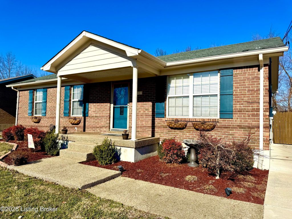 Photo of 302 Bucky Burton Dr, Louisville, KY 40229 (MLS # 1708907)