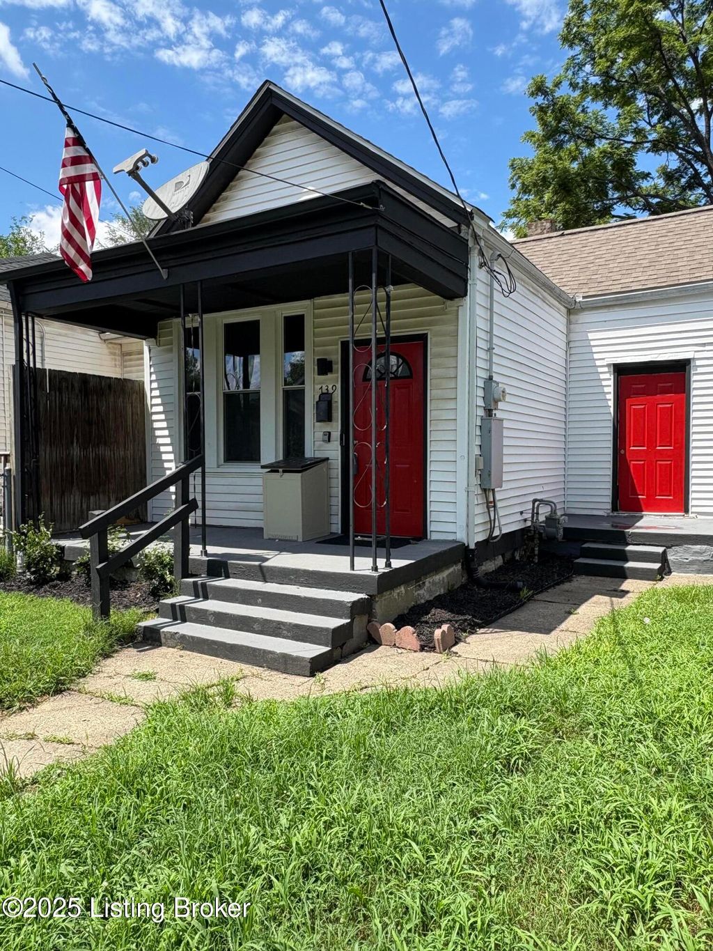 Photo of 739 Heywood Ave, Louisville, KY 40208 (MLS # 1701360)