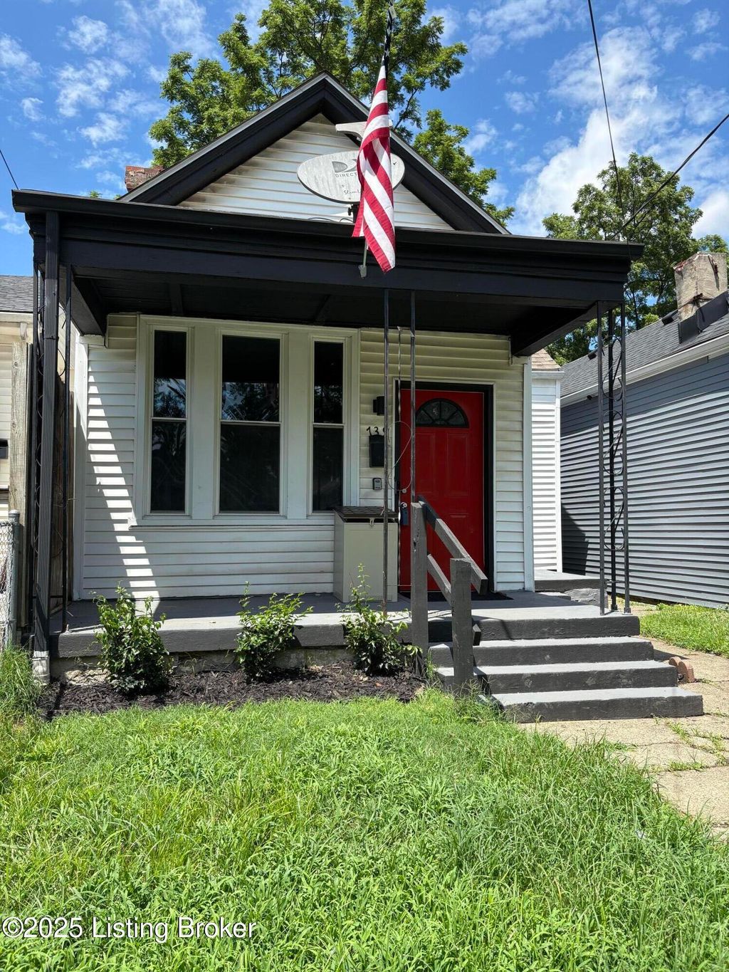 Photo of 739 Heywood Ave, Louisville, KY 40208 (MLS # 1701360)