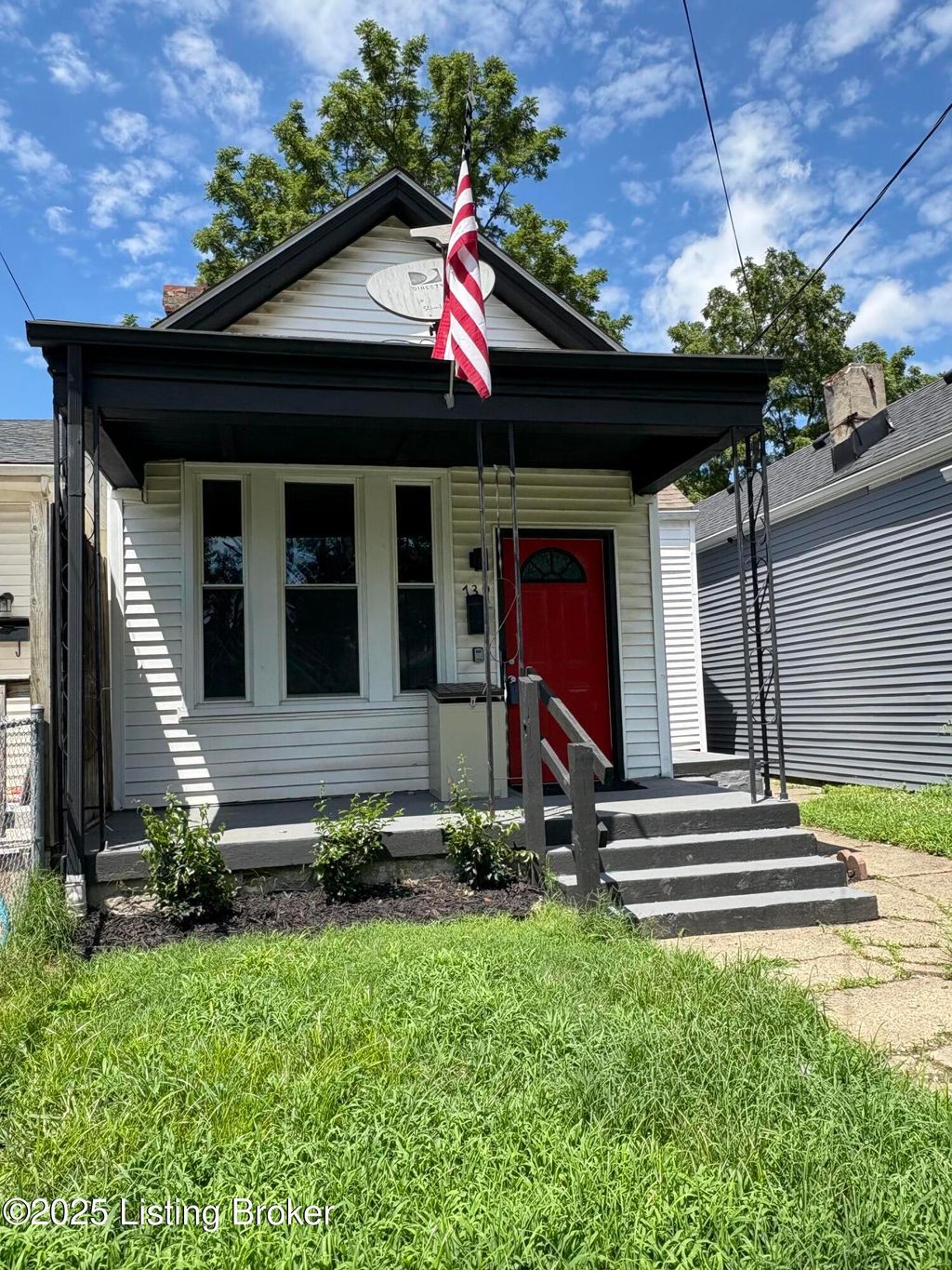 Photo of 739 Heywood Ave, Louisville, KY 40208 (MLS # 1701360)