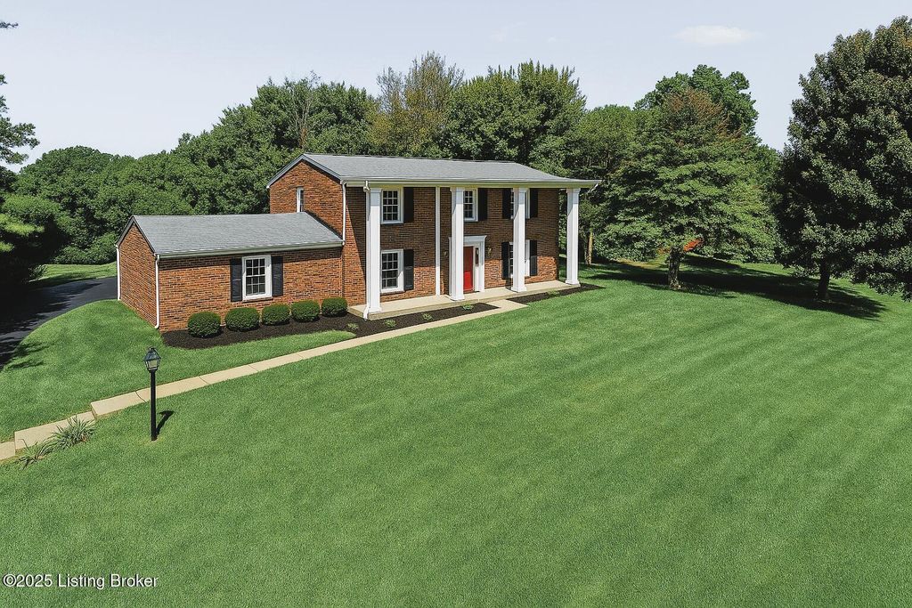 Photo of 3307 Mount Shasta Way, Louisville, KY 40241 (MLS # 1701648)