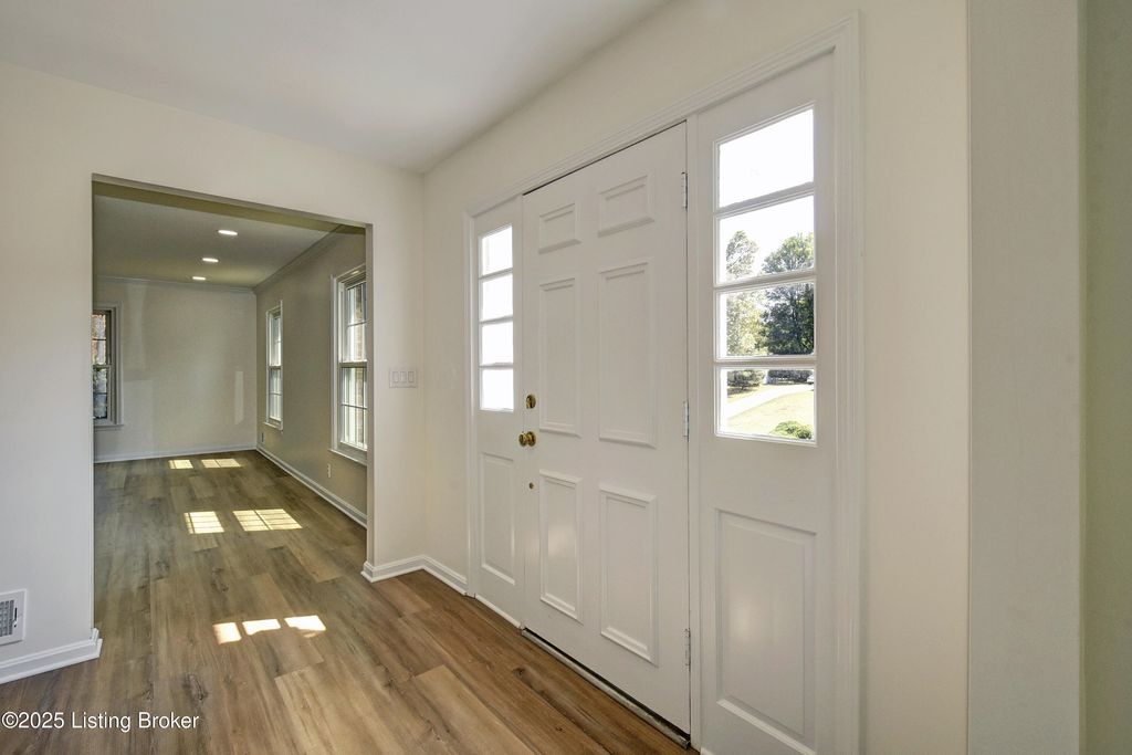 Photo of 3307 Mount Shasta Way, Louisville, KY 40241 (MLS # 1701648)