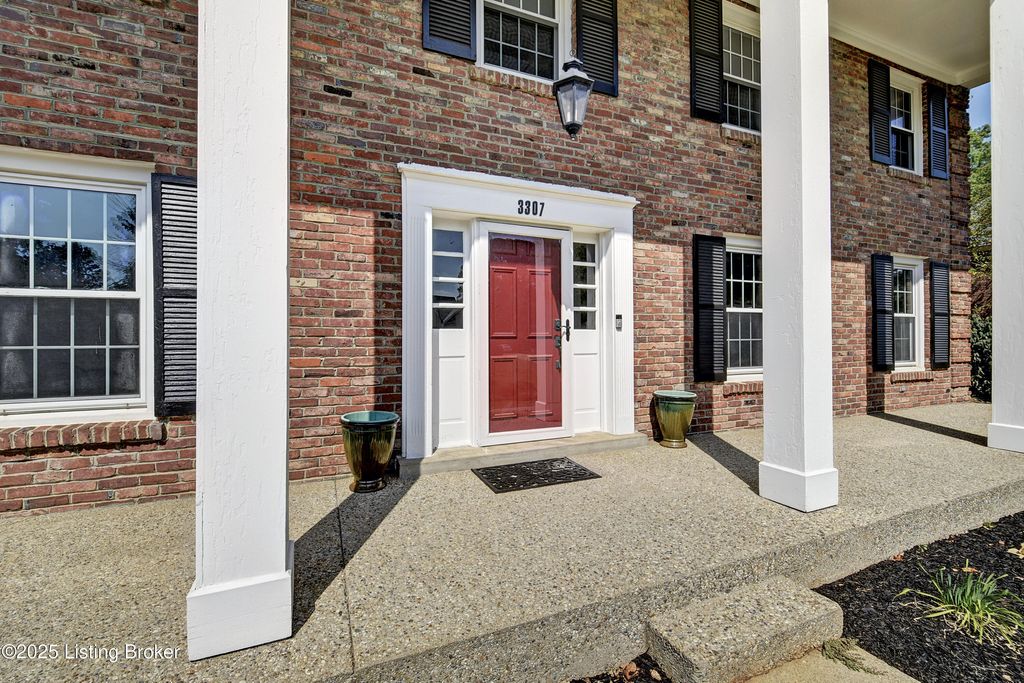 Photo of 3307 Mount Shasta Way, Louisville, KY 40241 (MLS # 1701648)