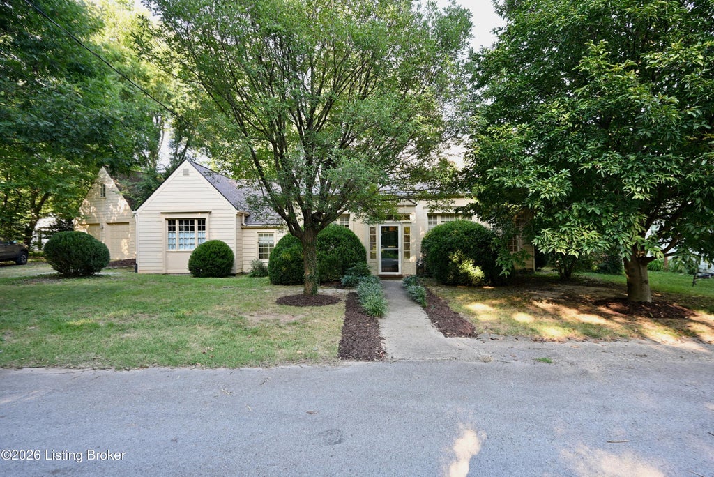 Photo of 621 Cochran Hill Rd, Louisville, KY 40206 (MLS # 1729284)
