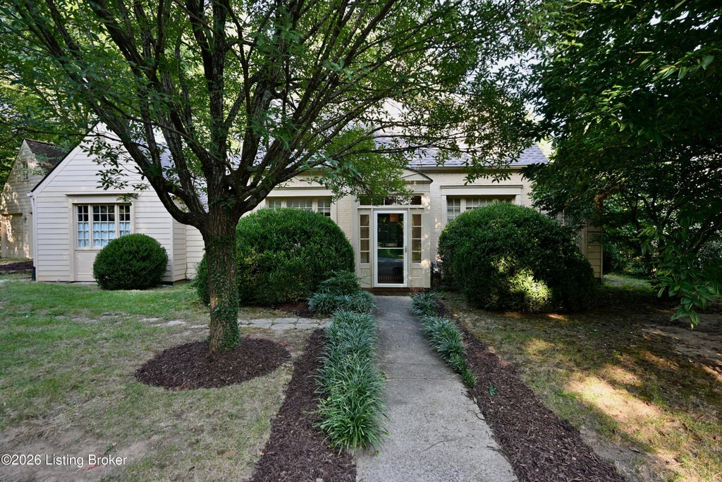 Photo of 621 Cochran Hill Rd, Louisville, KY 40206 (MLS # 1729284)