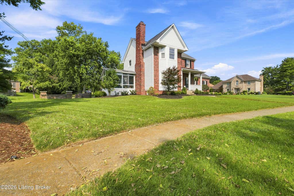 Photo of 8606 Glenhope Dr, Louisville, KY 40291 (MLS # 1726184)