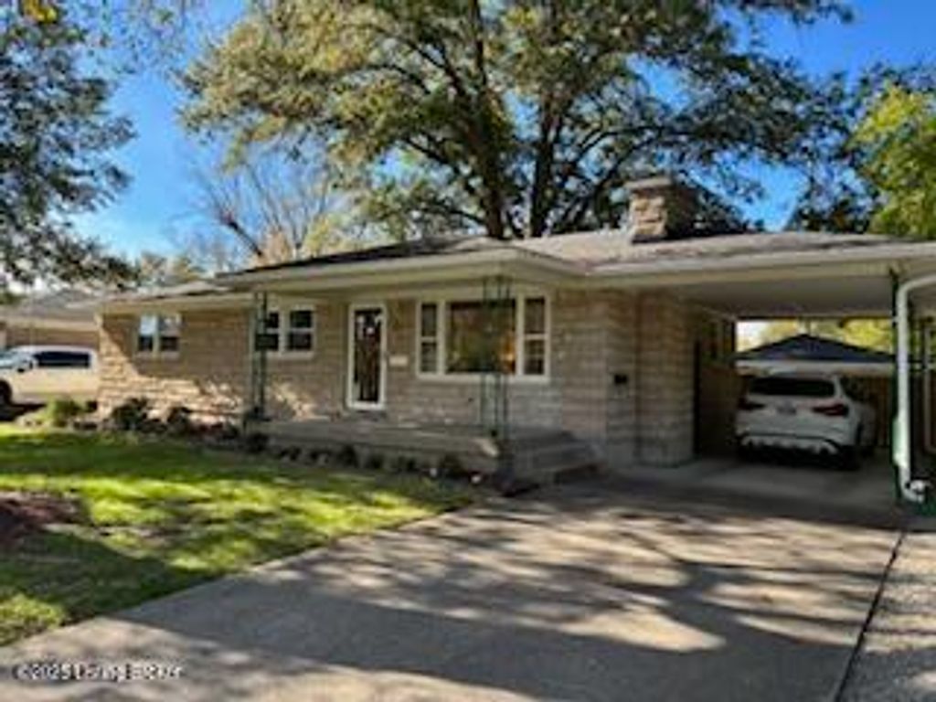 Photo of 3212 Carrie Dr, Louisville, KY 40216 (MLS # 1704668)