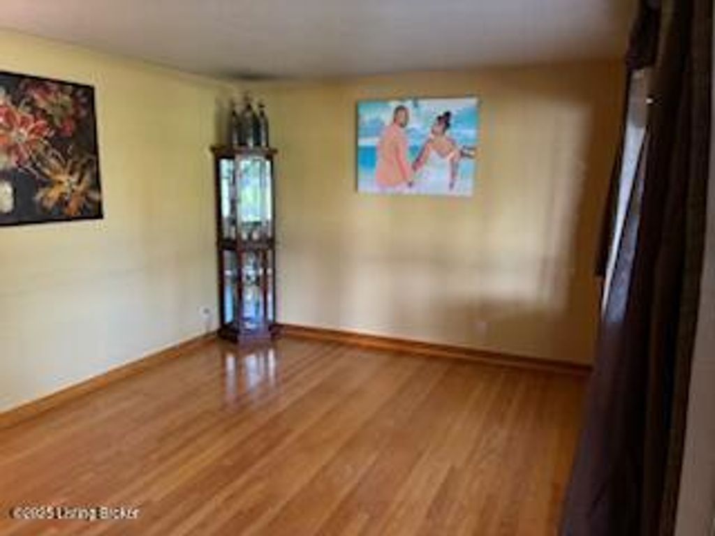 Photo of 3212 Carrie Dr, Louisville, KY 40216 (MLS # 1704668)