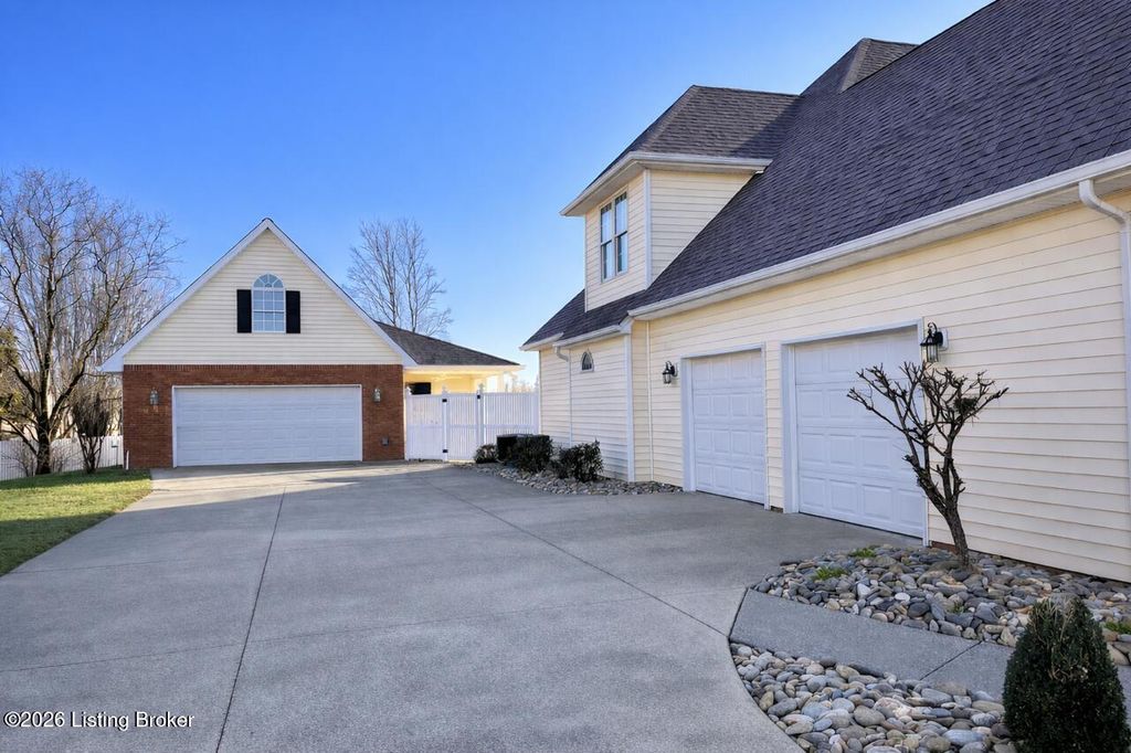 Photo of 509 Maple Crest Way, Elizabethtown, KY 42701 (MLS # 1708763)