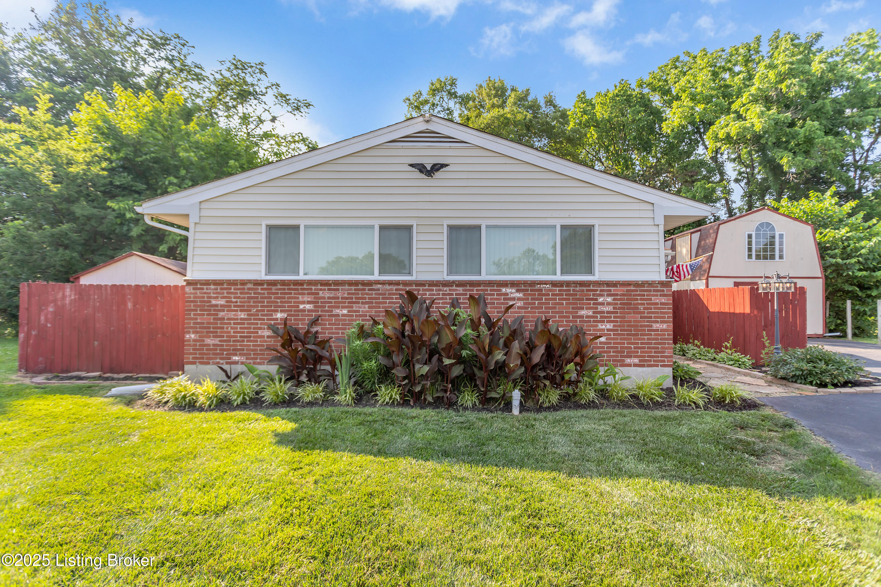 161 Hedgewood Ct, Louisville, Kentucky image 1