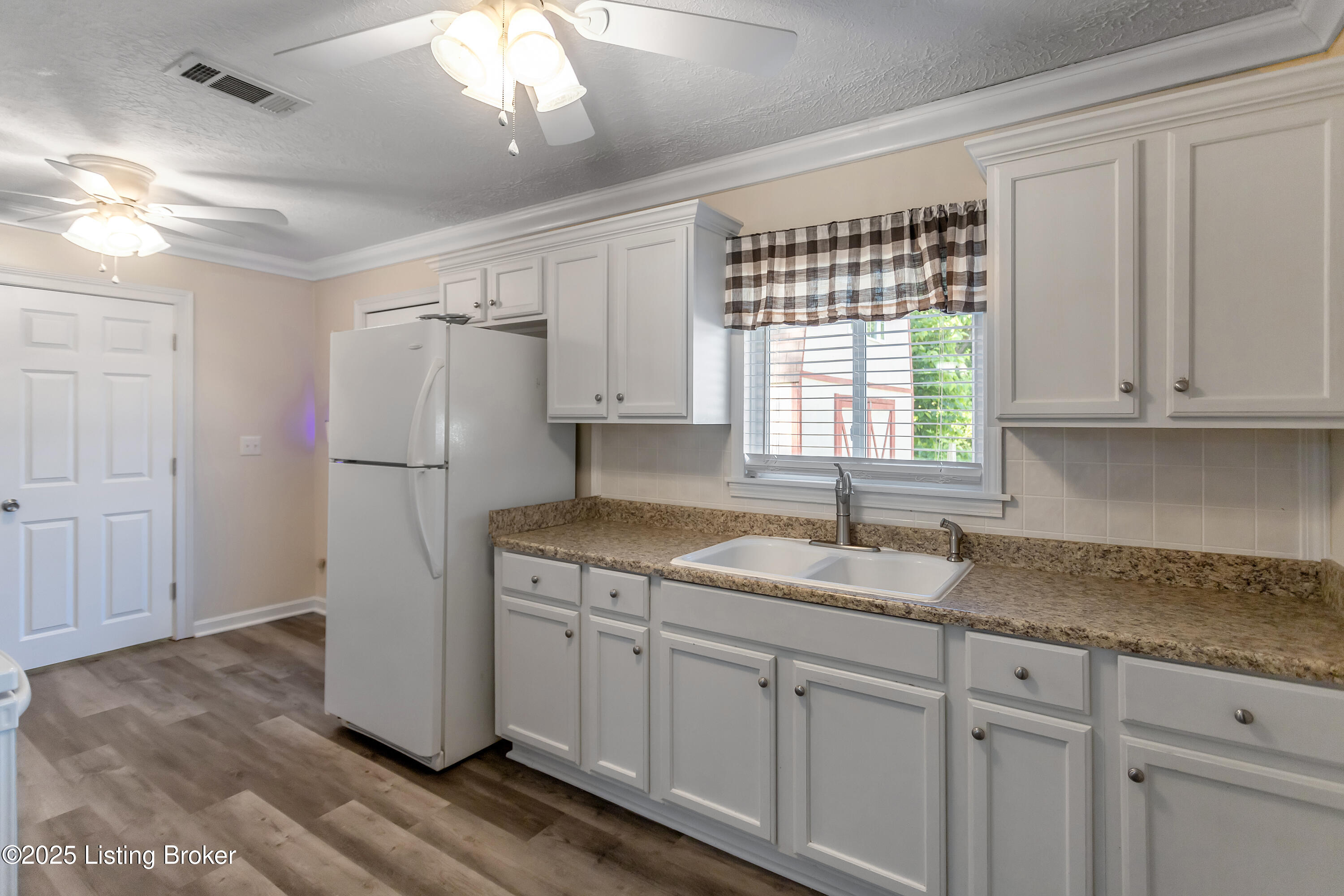 161 Hedgewood Ct, Louisville, Kentucky image 32