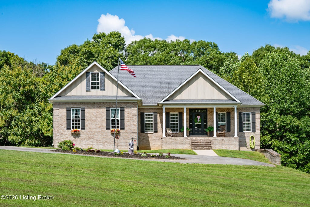 Photo of 401 Old Mammoth Cave Rd, Cave City, KY 42127 (MLS # 1725022)
