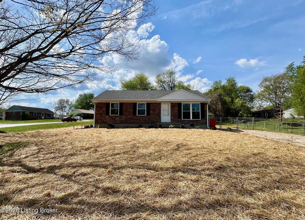 Photo of 323 Centre Ct, Elizabethtown, KY 42701 (MLS # 1714061)