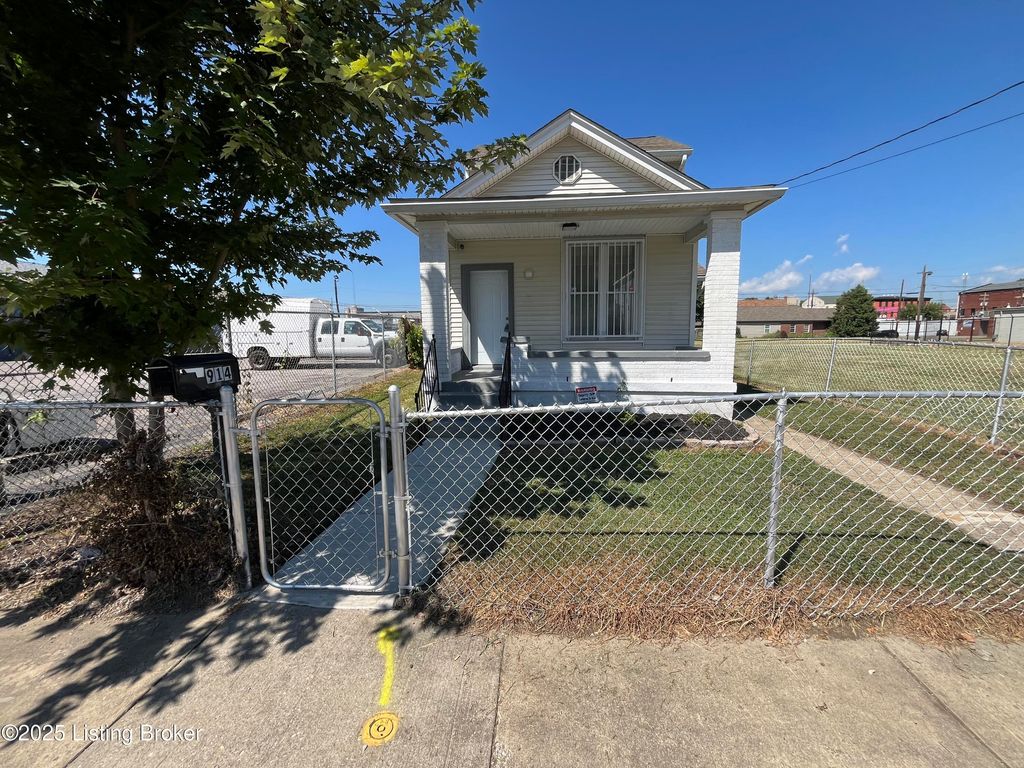 Photo of 914 S Preston St, Louisville, KY 40203 (MLS # 1713277)