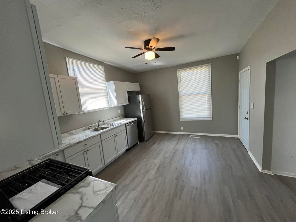 Photo of 914 S Preston St, Louisville, KY 40203 (MLS # 1713277)