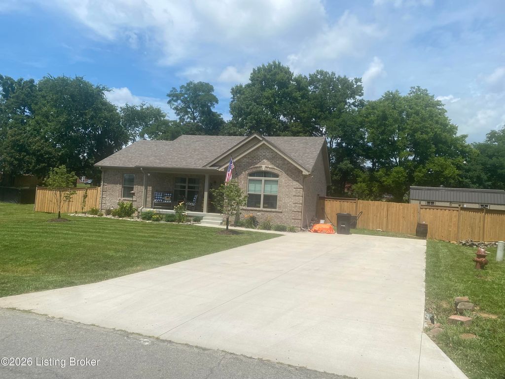 Photo of 123 Glenview Dr, Bardstown, KY 40004 (MLS # 1711544)