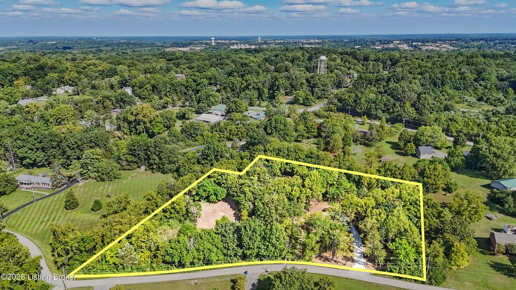 Photo of 1805 Wildbriar Ct, La Grange, KY 40031 (MLS # 1714030)