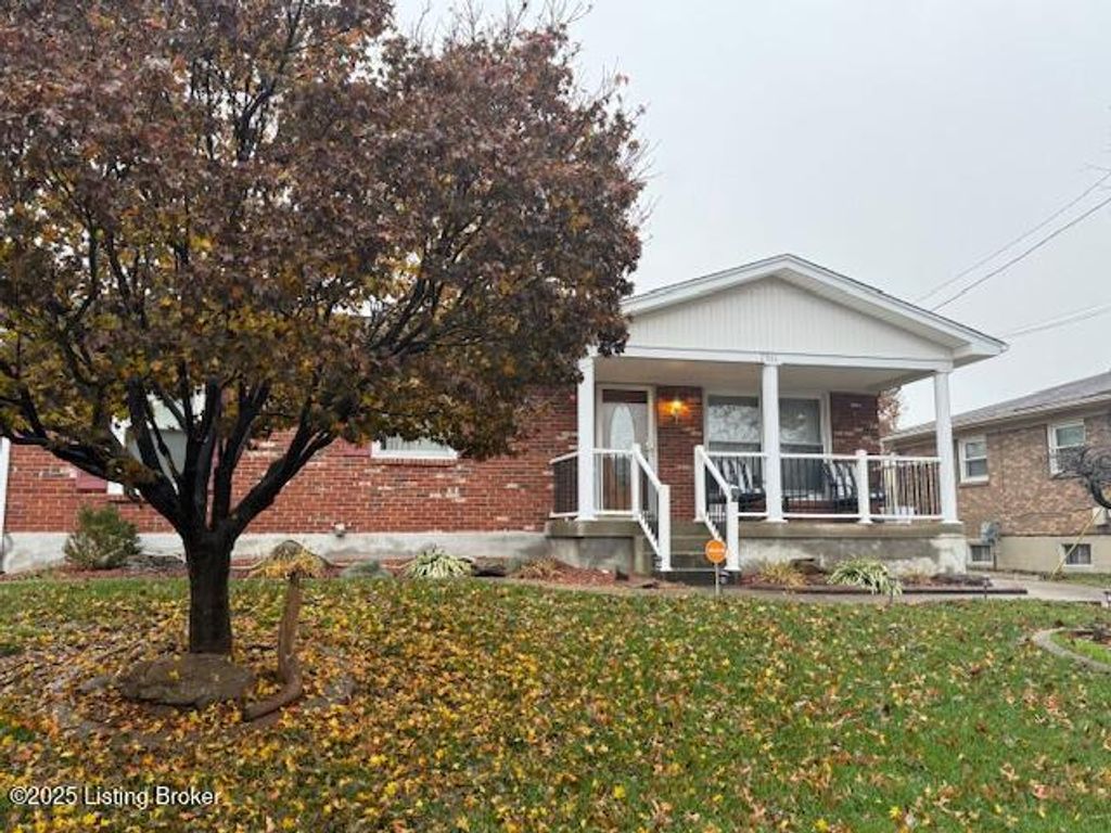 Photo of 7911 Pickwick Ln, Louisville, KY 40219 (MLS # 1704050)