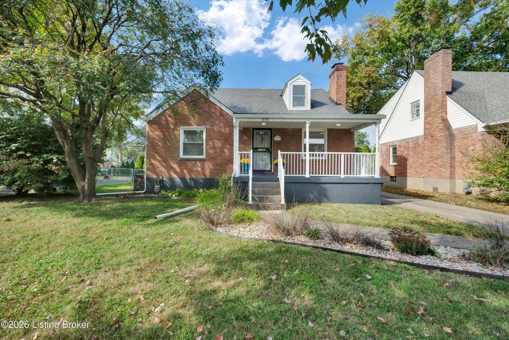Photo of 218 Tyne Rd, Louisville, KY 40207 (MLS # 1729111)