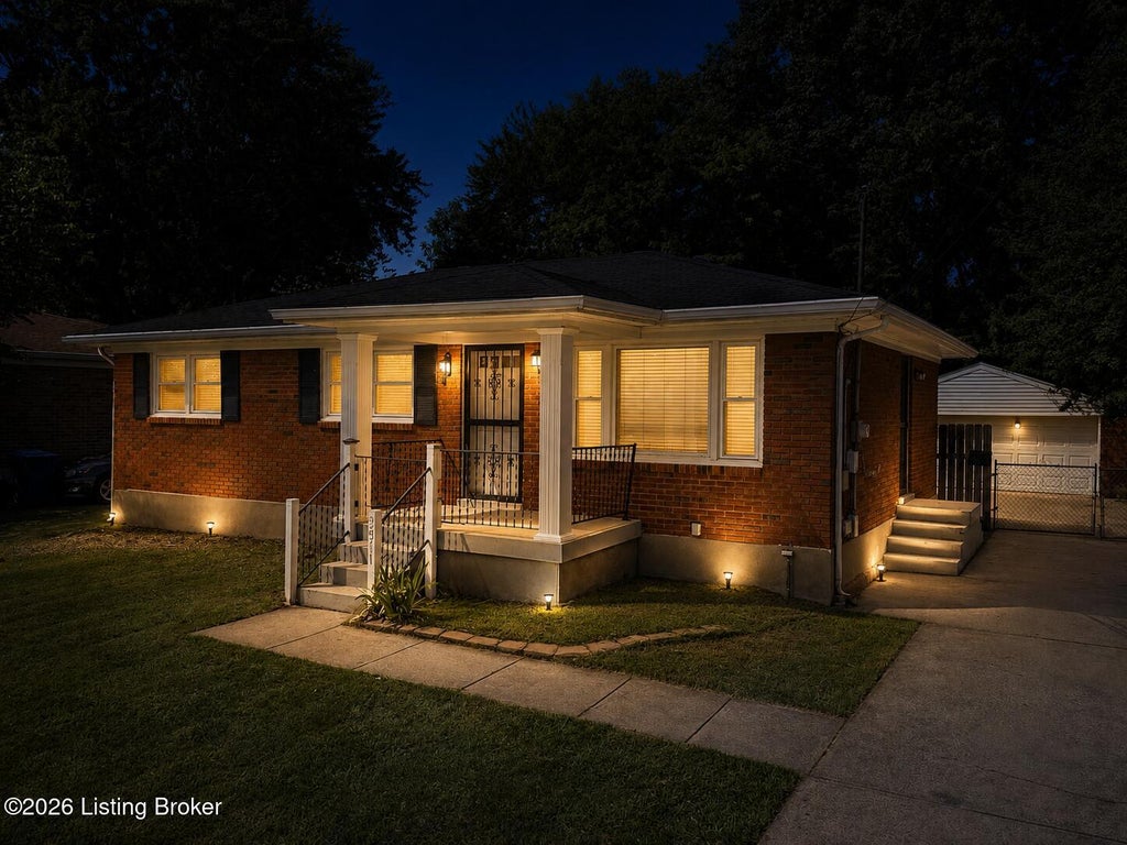Photo of 3511 Pinecroft Dr, Louisville, KY 40219 (MLS # 1733036)